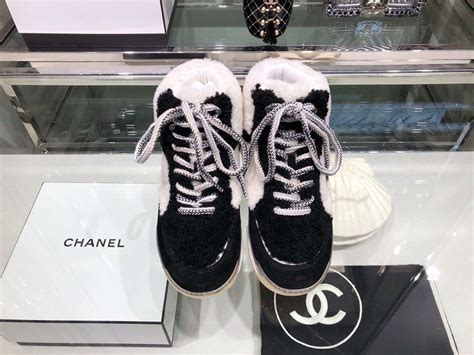 chanel sneakers pelliccia|Altro.